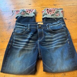 Driftwood Colette Blue Denim
Embroidered Jeans Cropped